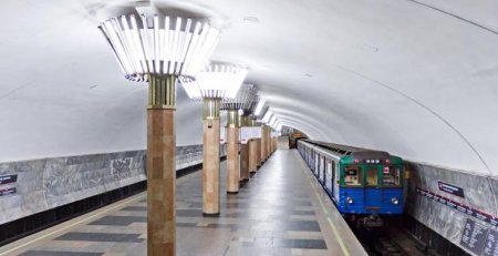 Ukrayna vətəndaşları metroda sığınacaq qurdular - VİDEO