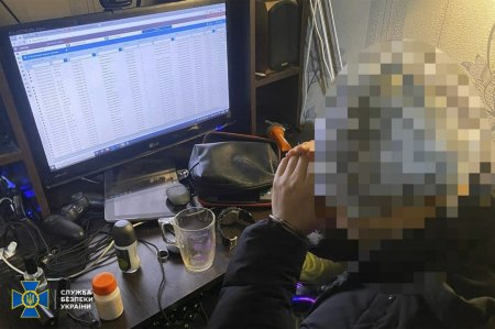 Ukrayna kəşfiyyatı rusları mobil rabitə ilə təmin edən hakeri tutdu - FOTO