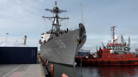 Silahla dolu ABŞ hərbi gəmisi Polşada