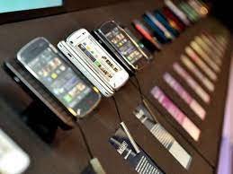 Dövlət Xidməti mobil telefon cihazları bazarında araşdırmalar aparır