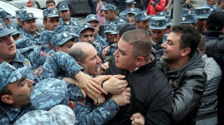 Армении разрешают дружить с Россией, Азербайджану – нет