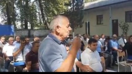 İcra hakimiyyətinin vətəndaş qəbulunda mübahisə.“Yekə kişisən gülmə orda” -VİDEO