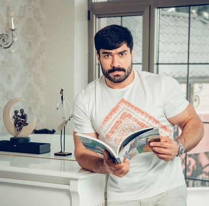 Keçmiş Baş nazirin xanəndə kürəkəni xəsarət aldı - VİDEO