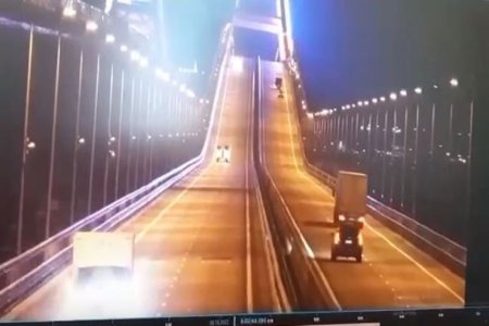 Krım körpüsünü partladan TIR və partlayış anı - VİDEO