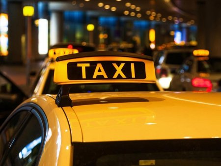 Maşınını oğurladı, sahibini yolda görüb evinə düşürdü