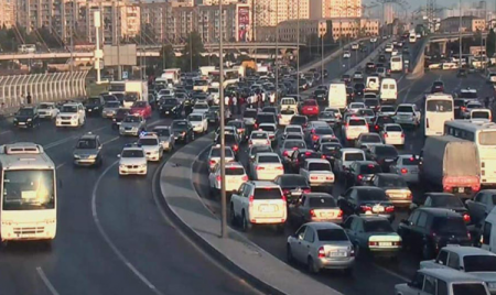Bakıdakı tıxac problemi ilə bağlı DAHA BİR TƏKLİF: “Gəncəyə köçürülsünlər”