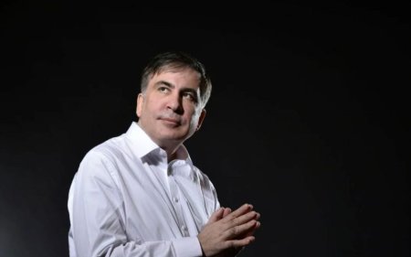 Saakaşvili məhkəmə iclası zamanı huşunu itirdi