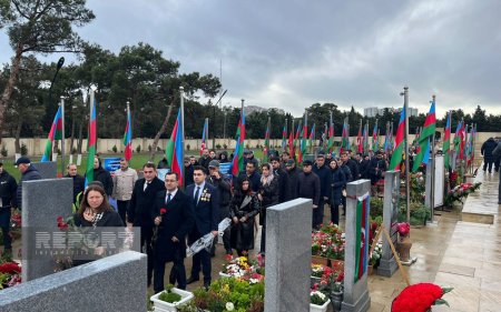 Zəfər Günündə İkinci Şəhidlər Xiyabanına insan axını başlayıb - FOTO - YENİLƏNİB