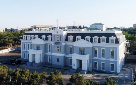 35 yaşlı şəxs məhkəmə binasını yandırmaq istədi