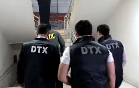 DTX məmuru həbs etdi