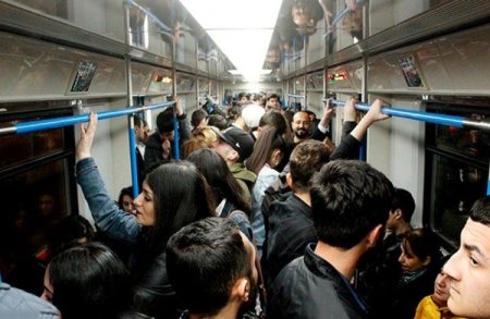 “Metroya minə bilmədim, 3-4 vaqon buraxdım” - Deputat