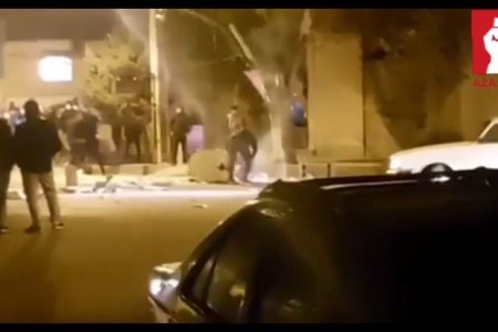 İranda etirazçılar bayrağı yandırıblar – VİDEO