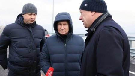 Putinin üst geyiminin qiyməti diqqət çəkdi - FOTO