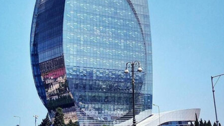 "Azərsu” ASC-nin yeni binasını tikən şirkət müqavilənin pozulduğunu iddia edir