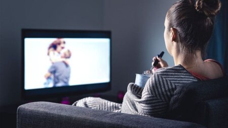 Televizora çox baxmaq xroniki ağrıları artırır – Alimlər