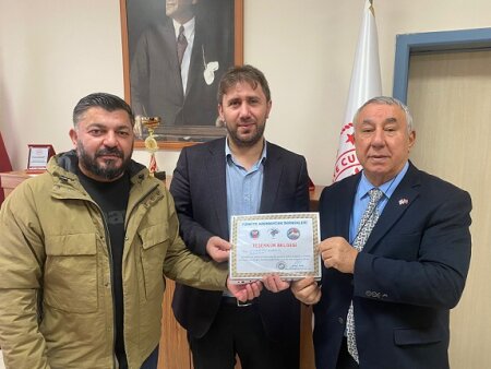 SERDAR ÜNSAL’DAN  BAŞHEKİM SELAHATTİN KARAGÖZ’E TEŞEKKÜR BELGESİ
