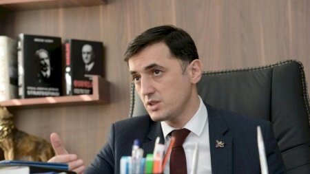 Partiya sədri “Əmək pensiyaları haqqında” qanuna dəyişiklikdən danışdı: “Hələ bir bəh-bəhlə də təqdim edirlər…”
