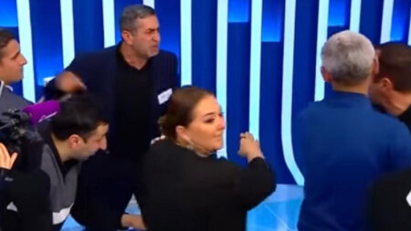 "Xəzər" TV-də əlbəyaxa dava (VİDEO)