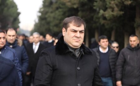 Vasif Talıbovun oğlu Şəhidlər Xiyabanında - FOTO
