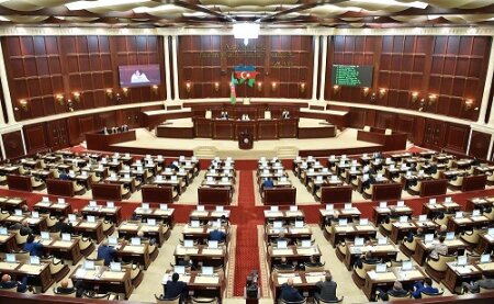 Ölkədə maneəsiz hərəkət etmək hüququ pozulur-DEPUTAT AZALA ETIRAZ ETDI