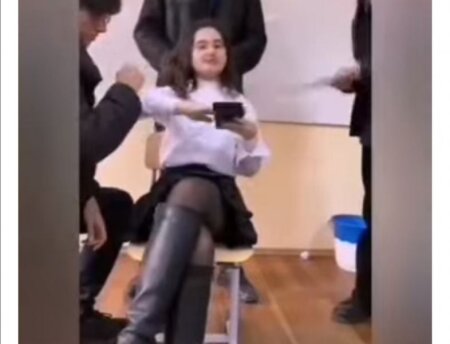 Məktəbdə bu da oldu,"TikTok" çəkdilər - VİDEO