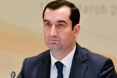 İcra başçısını təhqir etdiyi üçün Gömrük Komitəsinin sabiq müavini məhkəməyə verildi