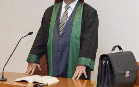 Keçmiş dörd hakim vəkil oldu