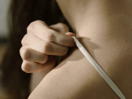 Bacısını yataqda görün kiminlə tutdu