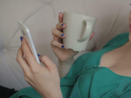 Qızının çılpaq FOTOlarını satan görün kimdir- ŞOK OLAY