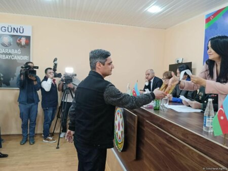 Əfv edilən nazir müavininin həbsdən sonra ilk görüntüsü - FOTO