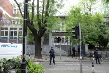 7-ci sinif şagirdi silahla 8 uşağı öldürdü