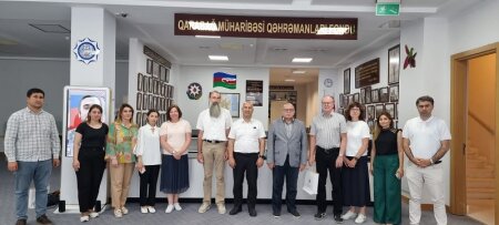 Xarici qonaqlar AMEA Mərkəzi Elmi Kitabxanasını ziyarət ediblər