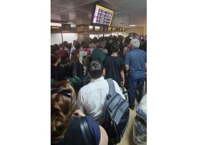 Bakı Hava Limanında qarşıdurma: Yüzlərlə sakin Naxçıvana uça bilmir — FOTO
