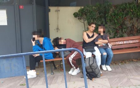 Azərbaycanlı qadın 4 qızı ilə küçəyə atıldı: - İstabulda köməksiz durumdadır - FOTO