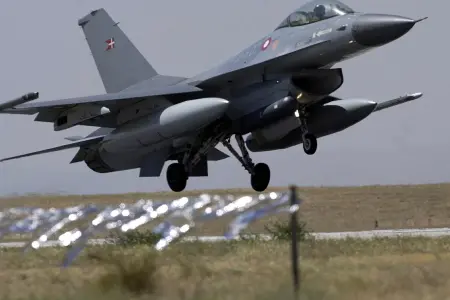 ABŞ ukraynalı pilotlara F-16 qırıcıları ilə bağlı təlim keçəcək