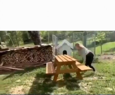 Qadının hərəkətləri görənləri ŞOKA SALDI, at kimi...- VİDEO