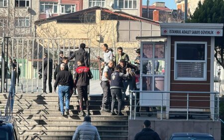Məhkəmə binasına silahlı hücum- 2 nəfər ölüb, 6 nəfər yaralanıb