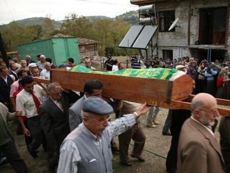 Dini baxımdan müsəlman olaraq ölən şəxsin əşyası və geyimi pak sayılır