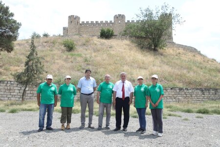 AMEA prezidenti Şahbulaq abidələr kompleksini ziyarət edib