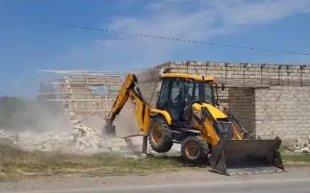 Qanunsuz tikili söküldü - FOTO - VİDEO