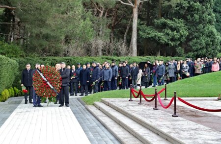 Dövlət Neft Fondunun kollektivi Ulu Öndərin xatirəsini yad edib