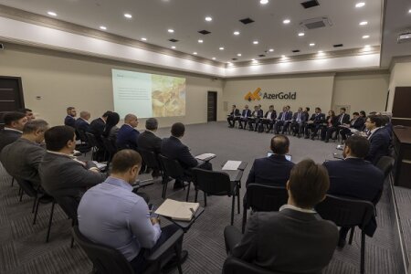 “AzerGold” qeyri-filiz faydalı qazıntı yataqları ilə bağlı seminar keçirib