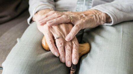 100 yaşlı qadın İŞLƏYİR, maşın SÜRÜR VƏ...- FOTO