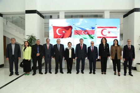 İstiqlal Marşının 104-cü ildönümünə həsr olunmuş tədbirin iştirakçıları MEK-lə tanış olublar