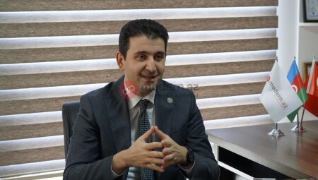 "Cümhuriyyət dövründə İrəvanın hədiyyə edilməsinin əleyhinəyəm, edilməməli idi"-Naqif Həmzəyev
