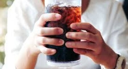 5 litr kola içən oğlanın mədəaltı vəzi çökdü