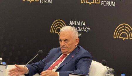 Binəli Yıldırımdan Antalya Forumunda sərt tənqid: “Türkük, amma başqa dillərdə danışırıq – bu, dəyişməlidir!”