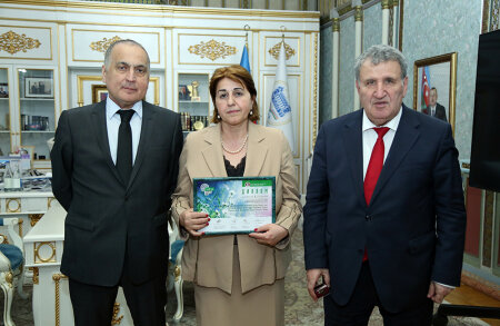 Akademik İradə Hüseynovaya nüfuzlu “EkoMir - 2024” beynəlxalq ekologiya mükafatı təqdim olunub