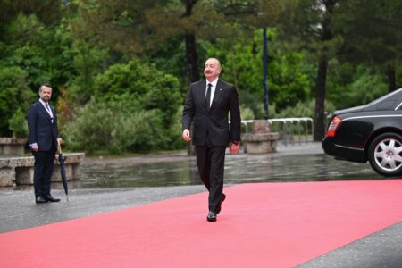 “İlham Əliyev “Avropa Siyasi Birliyi”nin toplantısında davranışları ilə lider qıtlığı yaşayan dünyada əsl liderin necə olmasını nümayiş etdirdi” - RƏY