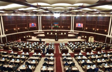 “Danışmayan” deputatlar danışdı